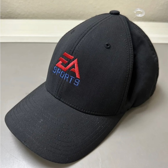 EA Sports Hat Cap Electronic Arts FLEX FIT Black Hat - One Size Fits All - Adult - Picture 1 of 10